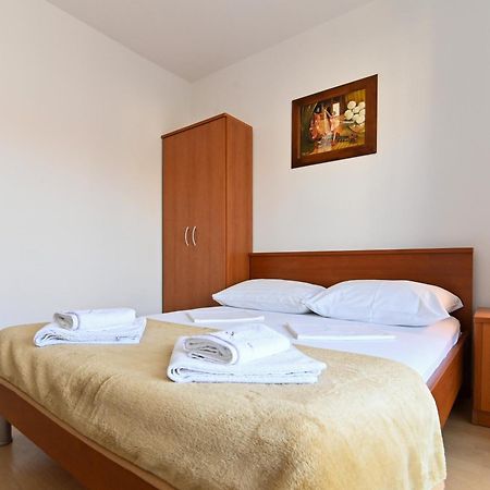 Rooms & Apartments Jadranka Baška Екстериор снимка